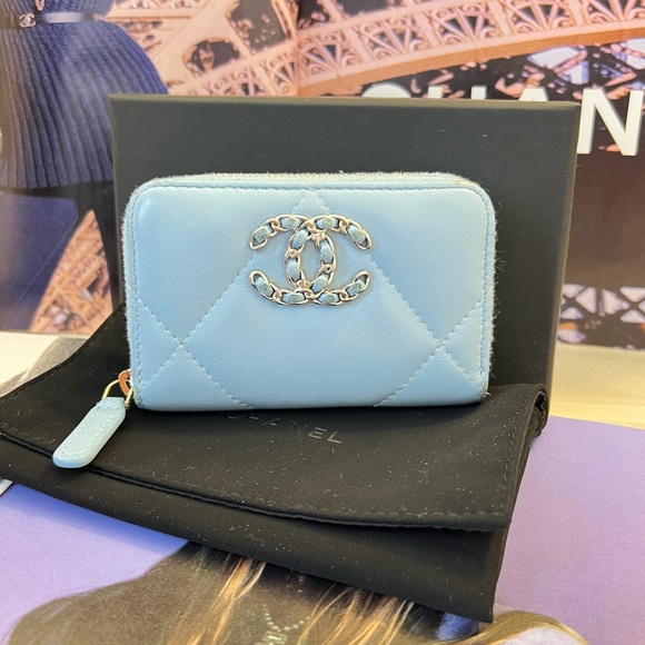 Auth CHANEL Wallet • Cardholder Pouch in Quilted Blue Lambskin Authentic Chanel - Picture 12 of 13